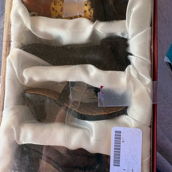 "Just the right shoe" shoe collectibles, two sets of four so eight total NIB - Picture 8 of 8